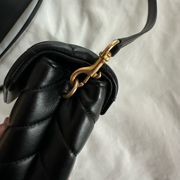 YSL Toy Loulou Leather Crossbody Bag in black and gold - Picture 4 of 15